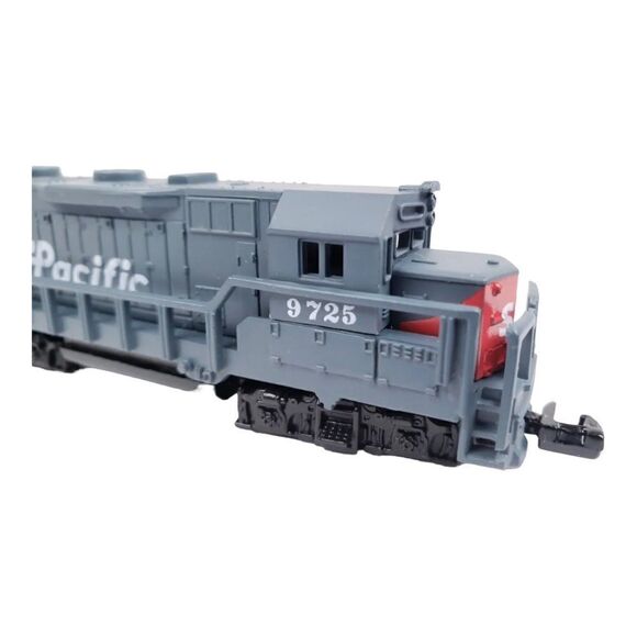 Southern Pacific Locomotive No. 9725 model engine 4" NEW in box. Readers Digest - Picture 6 of 10